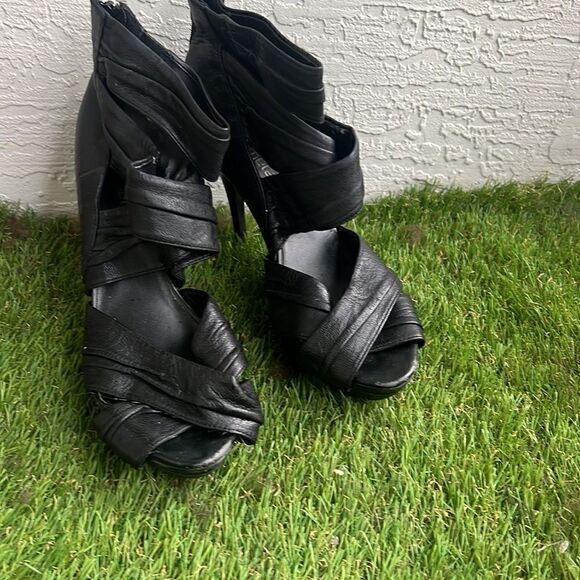 Black Strappy Leather Platform Heels Size 38 1/2 Excellent Condition Comfortable - Picture 2 of 2